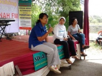 200px-April_21_2012_-_Diskusi_publik_cermin_II_dan_launching_marsinah_FM_-6.jpg