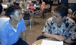 250px-Oktober_10_2012_CMB_Konsultasi_Pantau_dengan_Yanuar_Nu.jpg